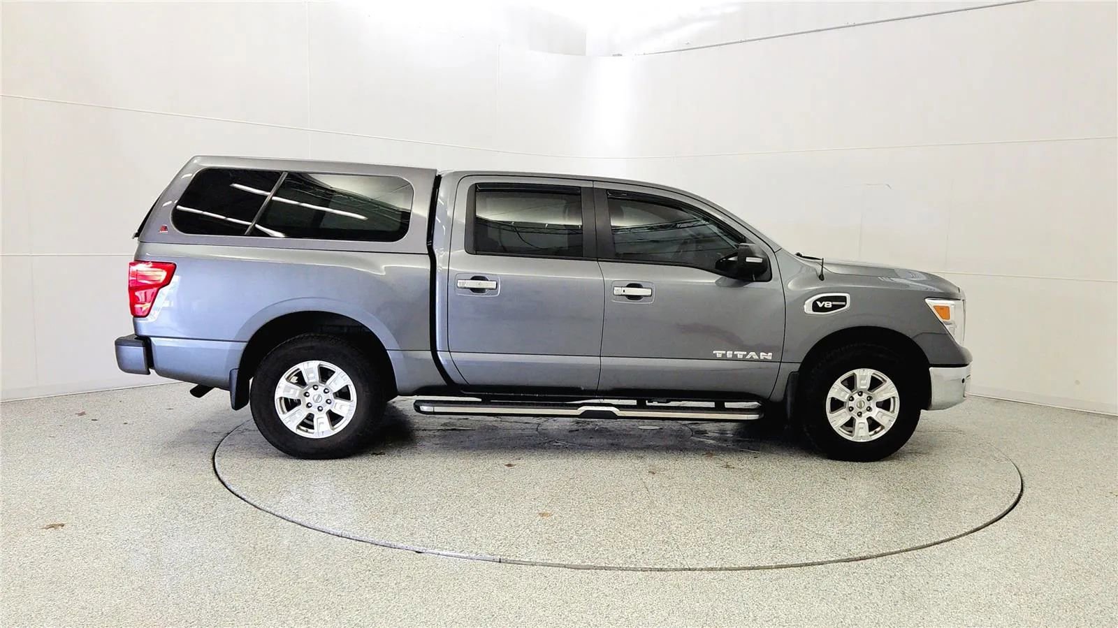 Used 2017 Nissan Titan SV AWD/4WD image 8