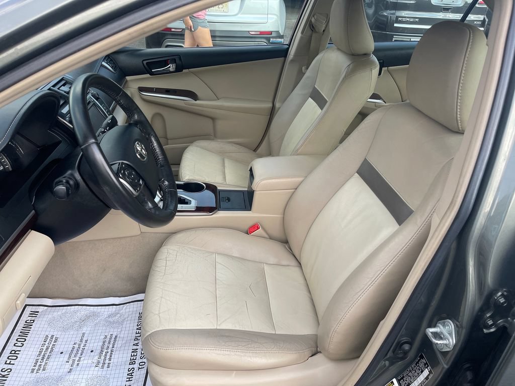 Used 2012 Toyota Camry XLE FWD image 16