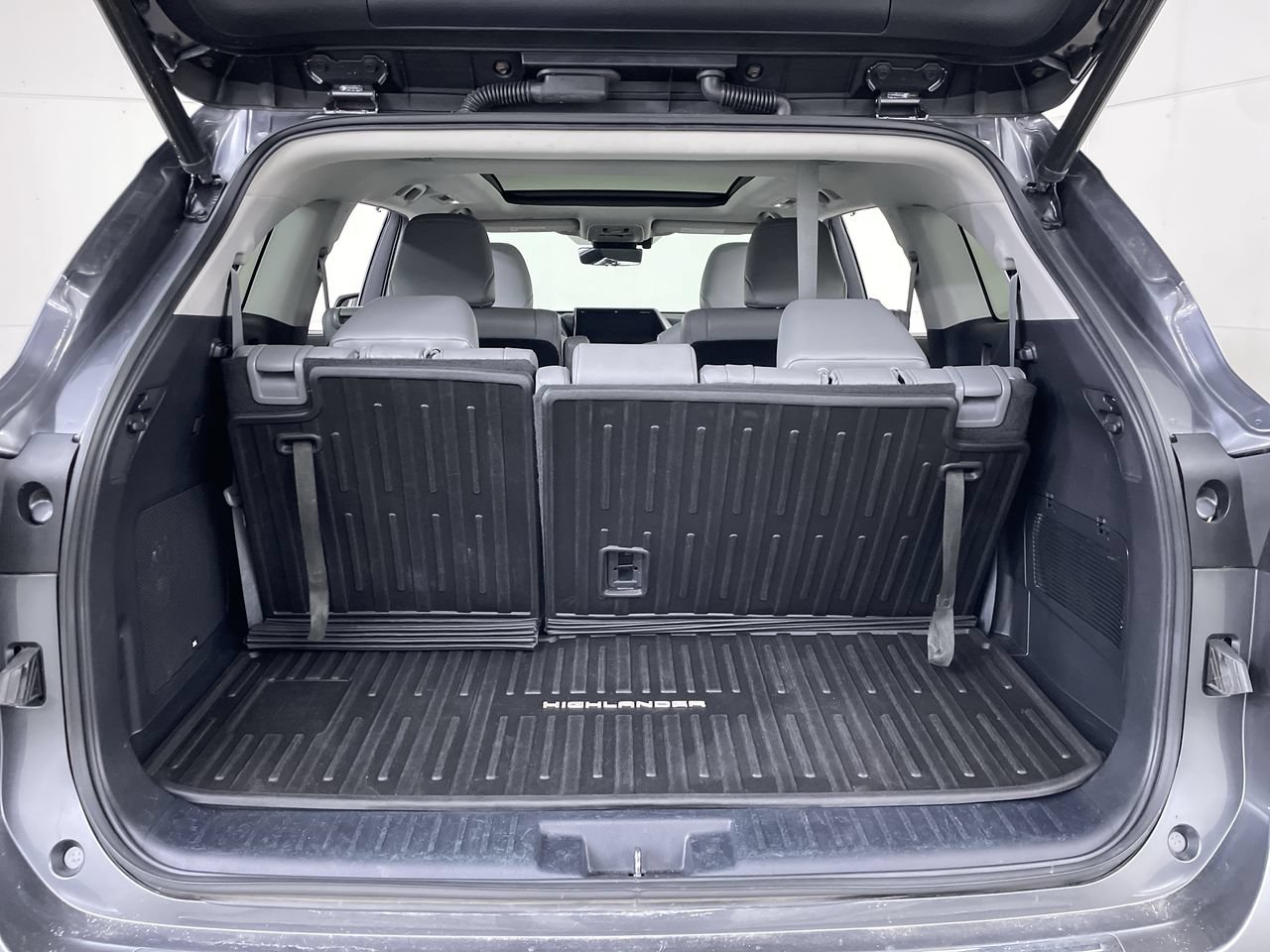 Used 2021 Toyota Highlander Platinum AWD/4WD image 23
