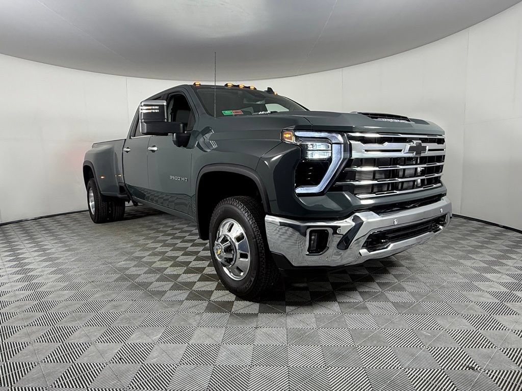 Used 2026 Chevrolet Silverado 3500 LTZ w/ LTZ Plus Package AWD/4WD image 3