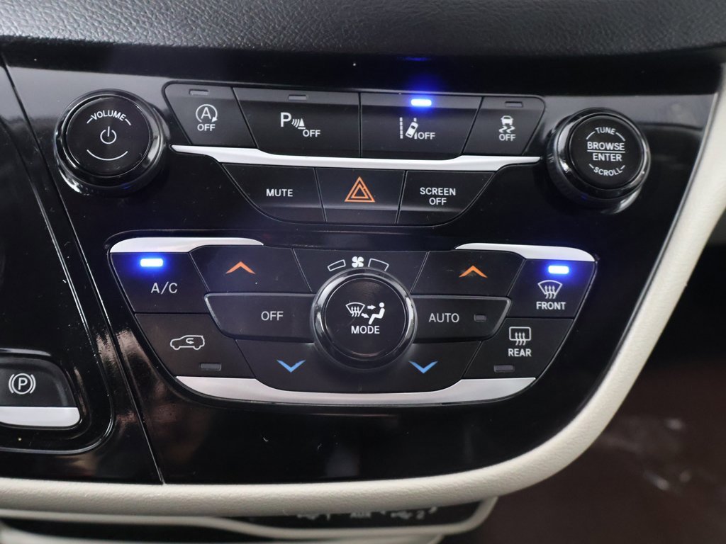 Used 2022 Chrysler Pacifica Touring-L image 46