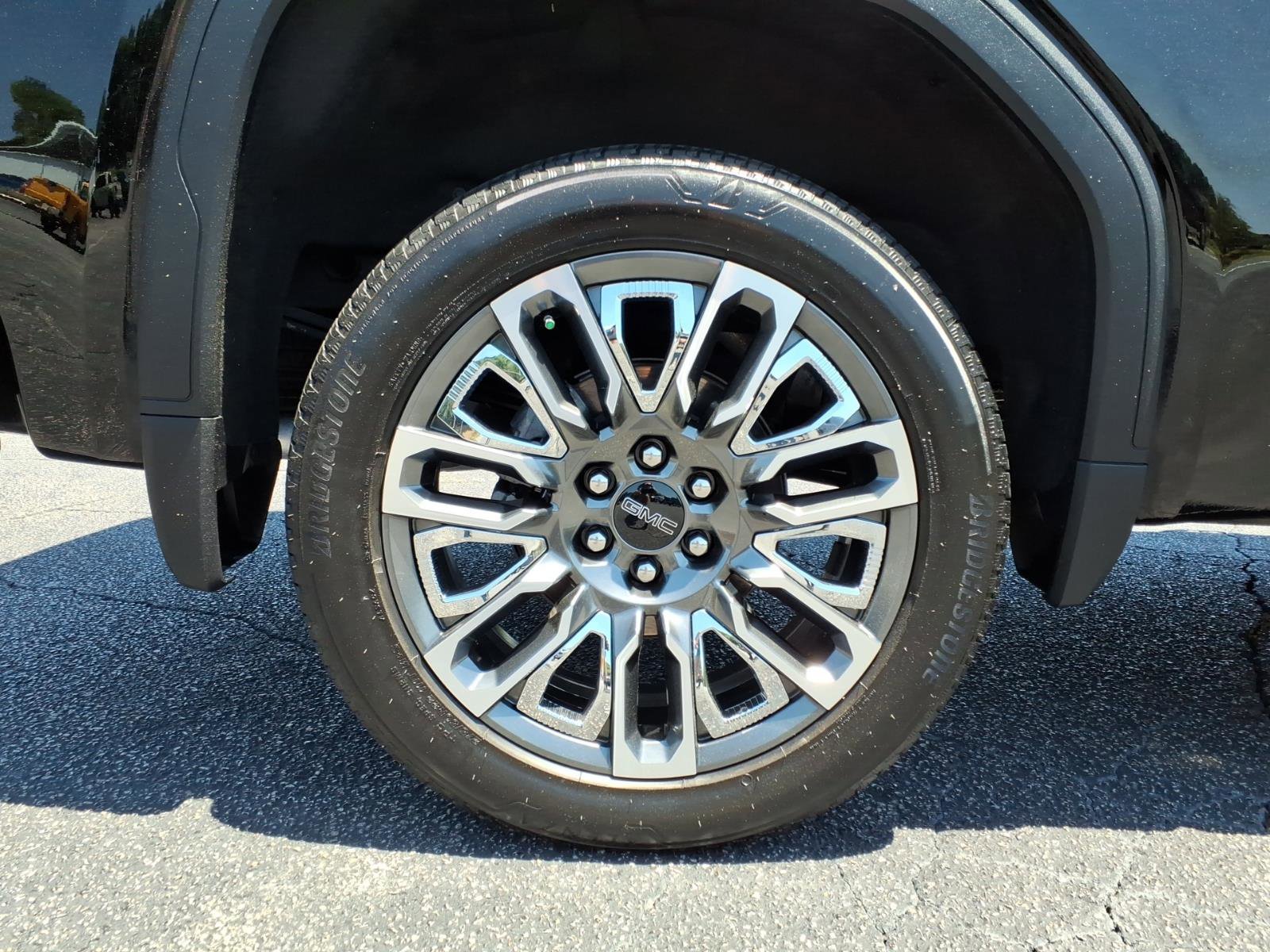 Used 2025 GMC Sierra 1500 Denali Ultimate AWD/4WD image 9