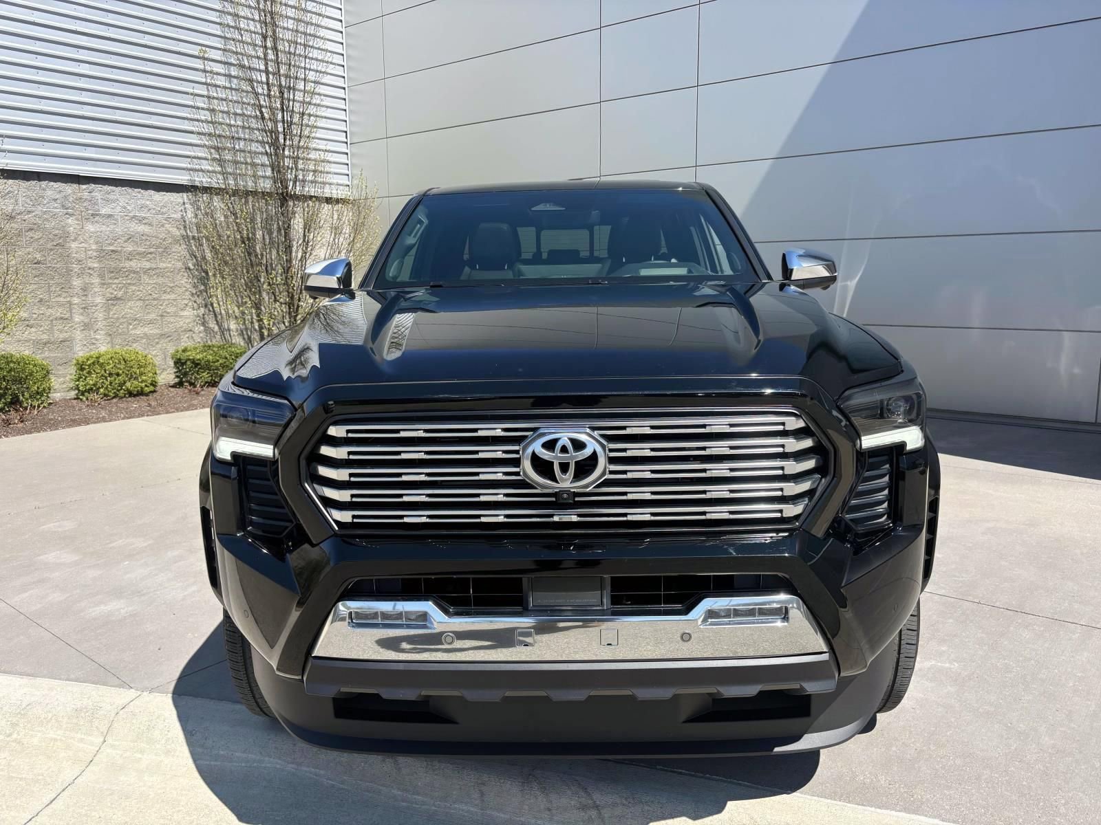 Used 2024 Toyota Tacoma Limited w/ Limited Package (LT) AWD/4WD image 2