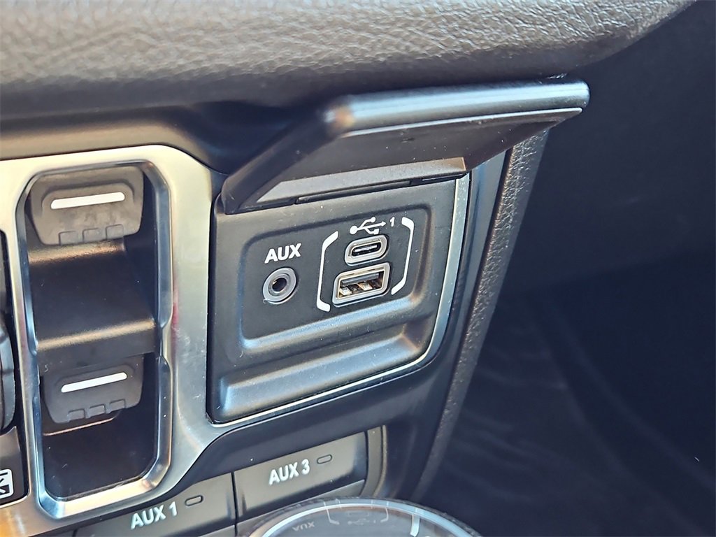 Used 2024 Jeep Gladiator Sport image 17