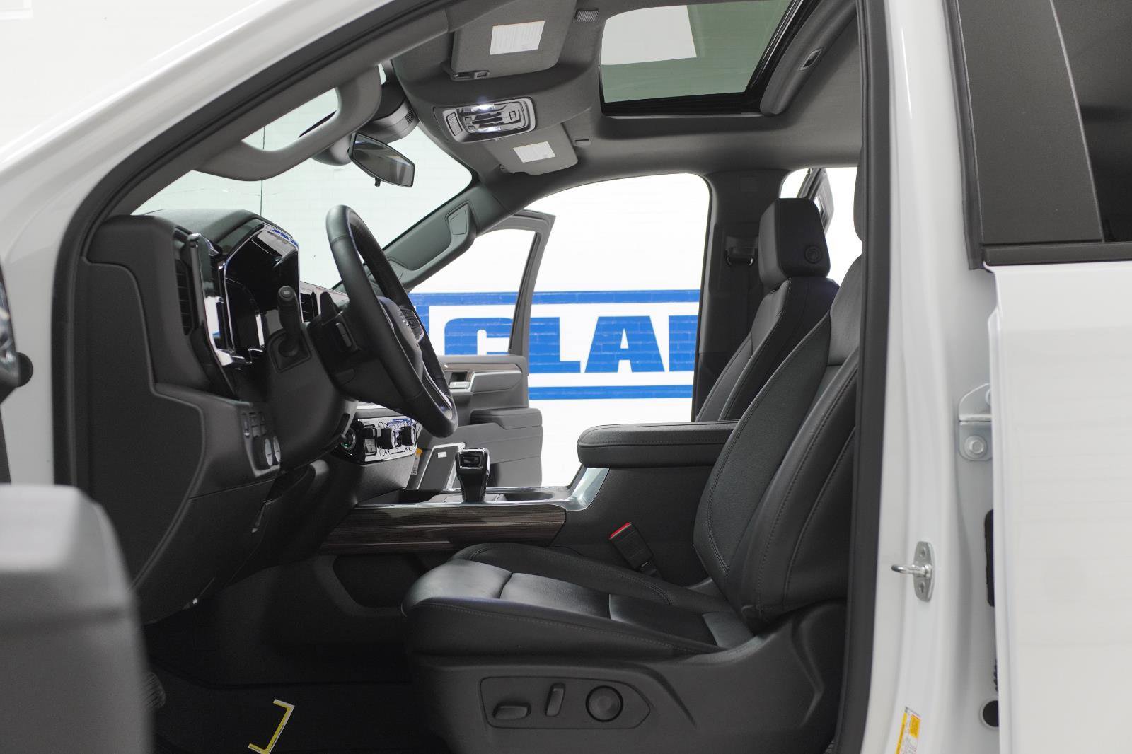 Used 2025 Chevrolet Silverado 1500 LT Trail Boss w/ Convenience Package II AWD/4WD image 14