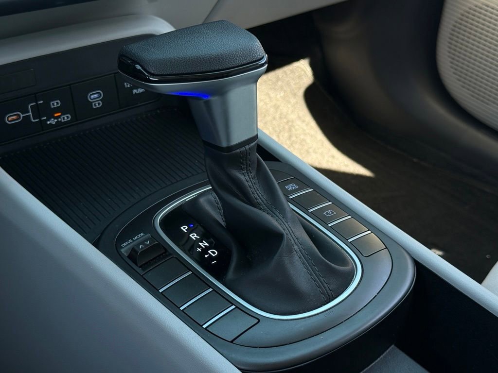 Certified 2025 Hyundai Kona SE image 19