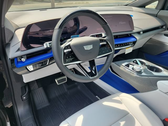 New 2027 Cadillac Optiq Luxury w/ LPO, Floor Liner Package AWD/4WD image 24