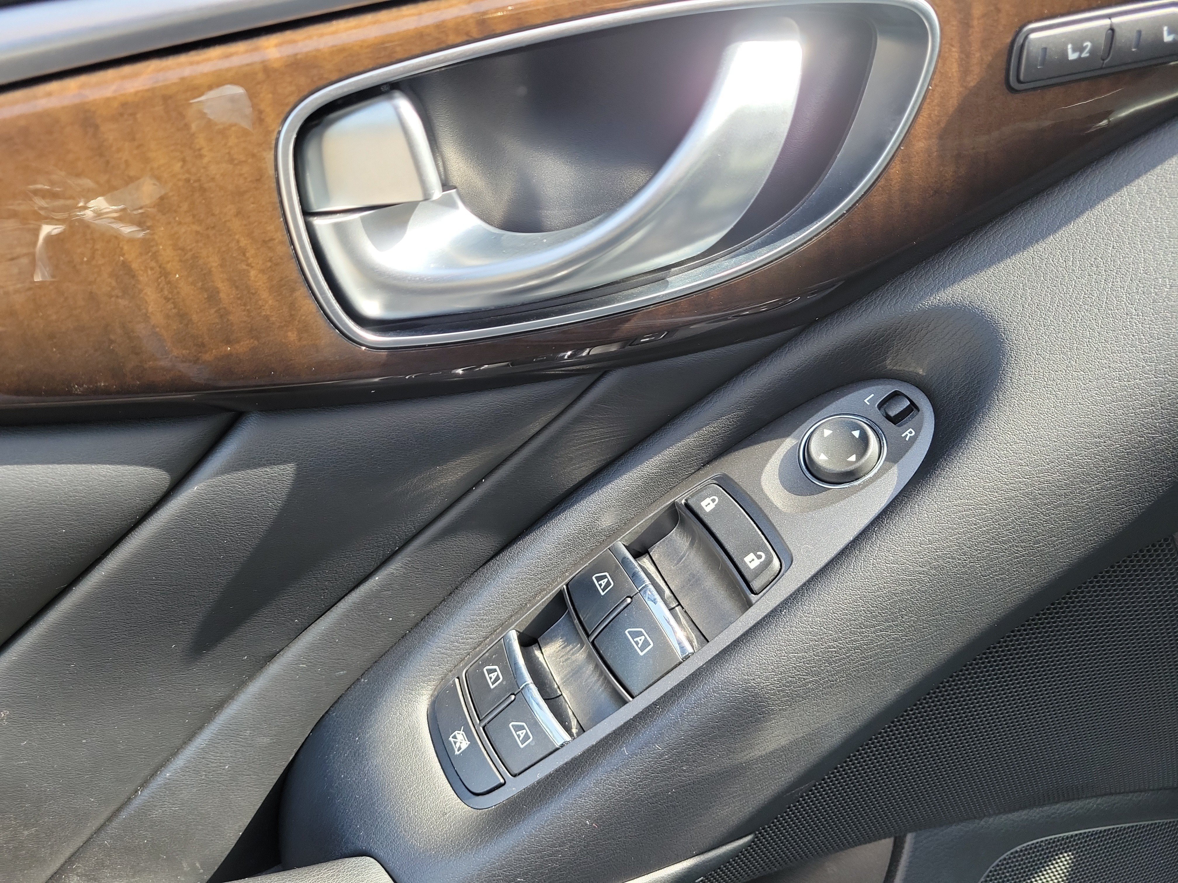Used 2015 INFINITI Q50 Premium w/ Deluxe Touring Package RWD image 16