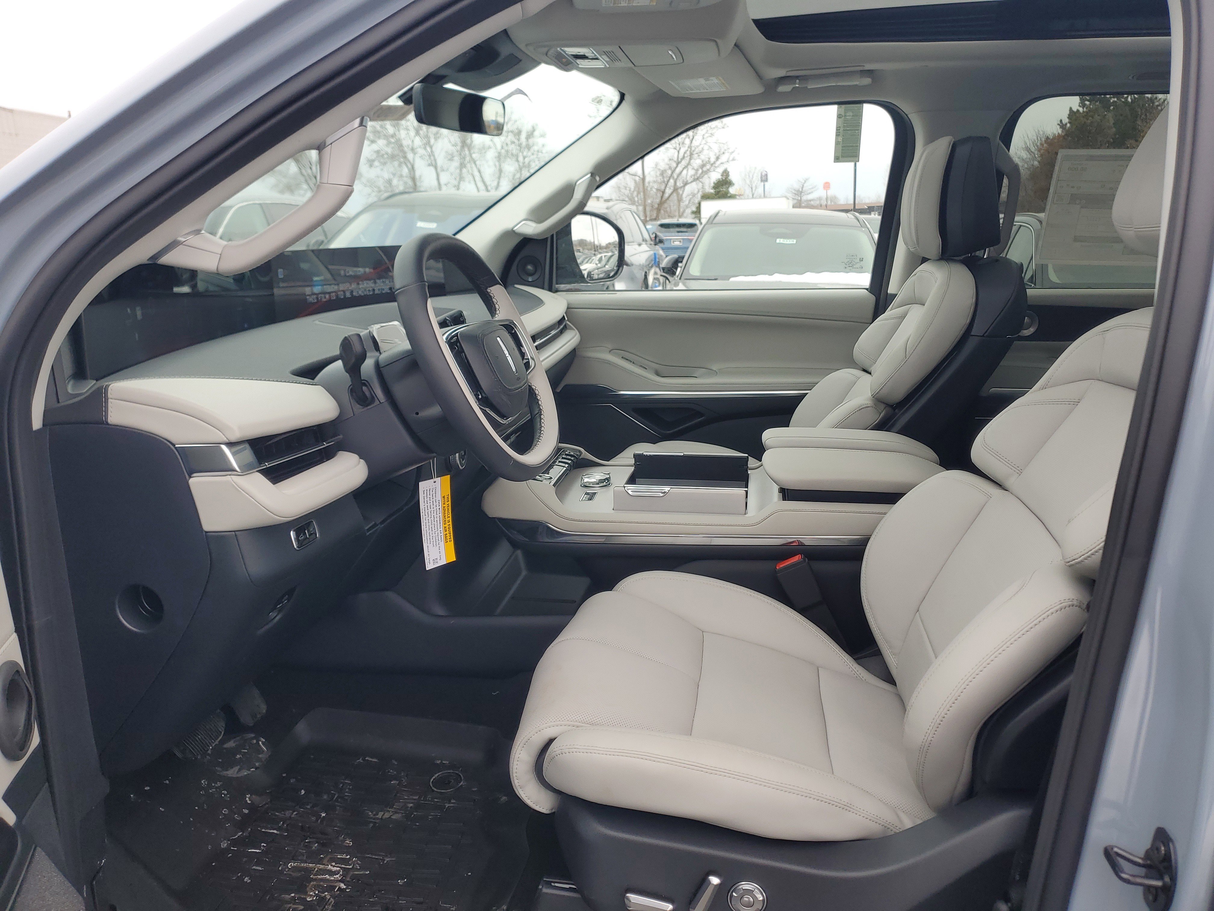 New 2026 Lincoln Navigator Reserve w/ Jet Appearance Package image 12