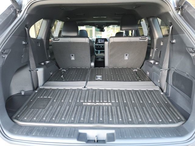 Used 2025 Toyota Highlander XSE image 25