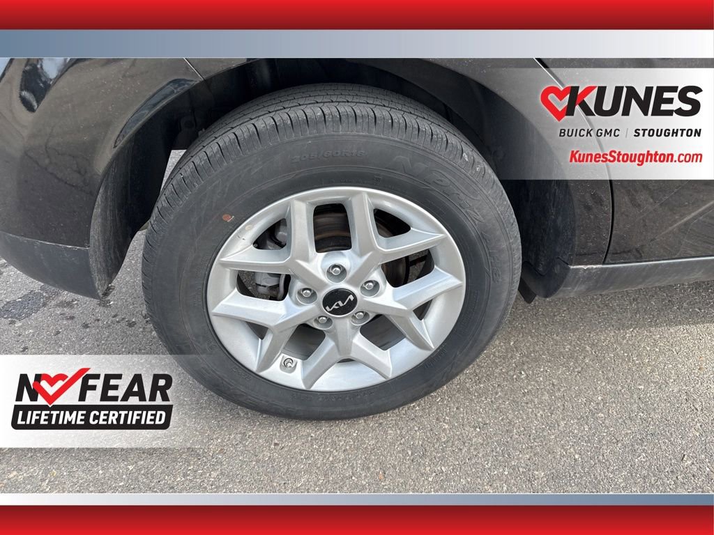 Used 2025 Kia Soul LX FWD image 14