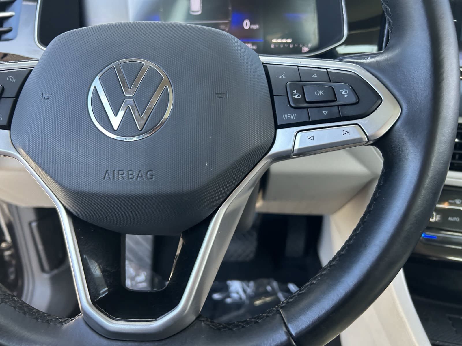 Used 2025 Volkswagen Jetta SE FWD image 28