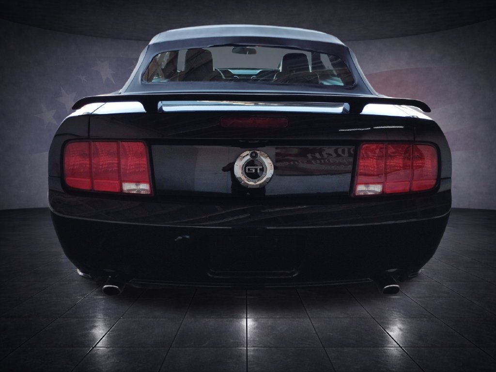 Used 2005 Ford Mustang GT RWD image 4