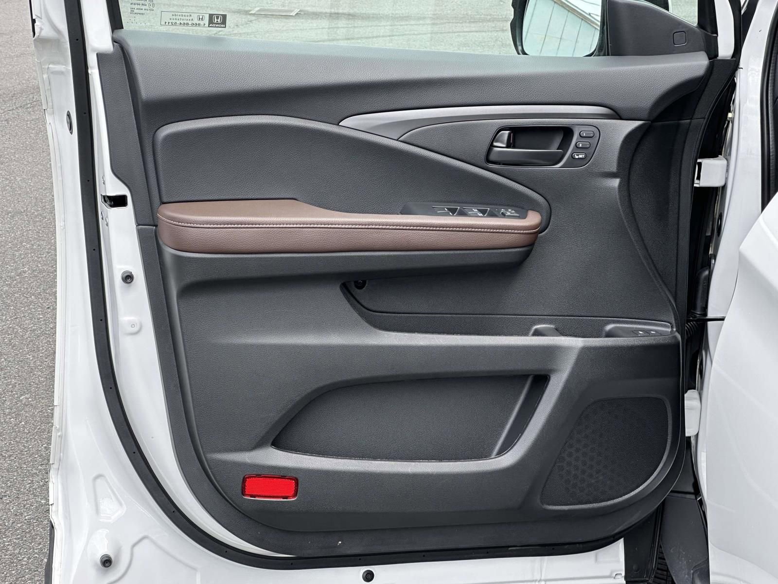 Used 2025 Honda Passport EX-L image 17