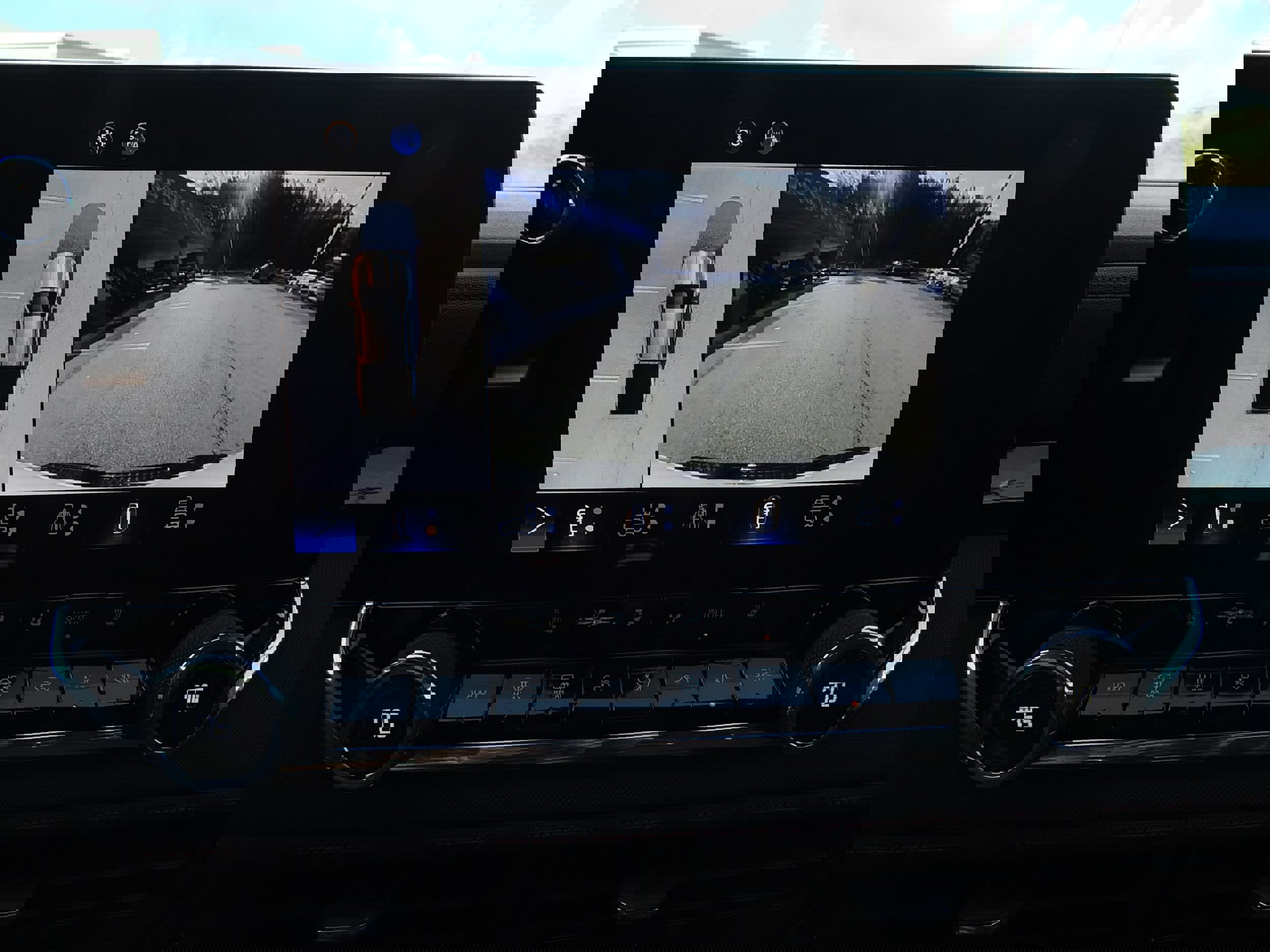 Used 2024 Chevrolet Colorado Z71 w/ Z71 Convenience Package 2 image 25