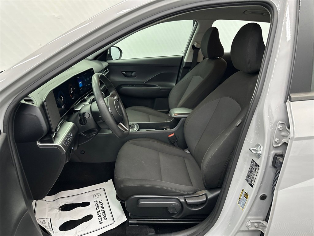 Used 2024 Hyundai Kona SE image 9