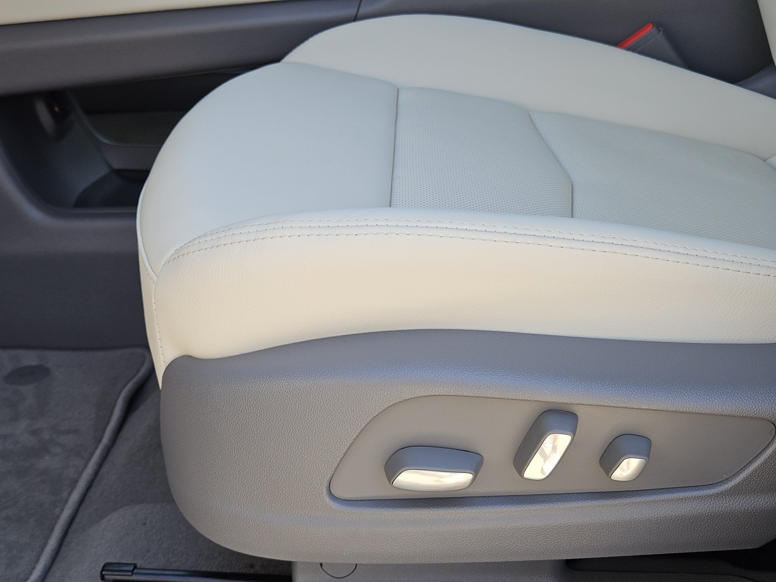 New 2026 Cadillac XT5 Premium Luxury w/ Driver Assist Package FWD image 16