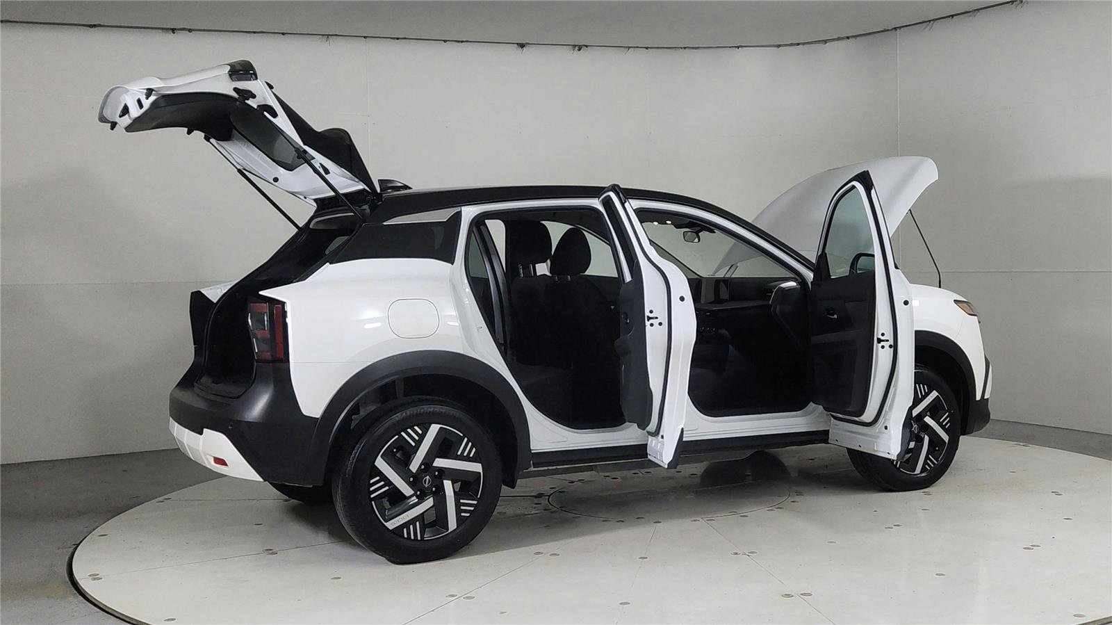 Used 2025 Nissan Kicks SV image 12