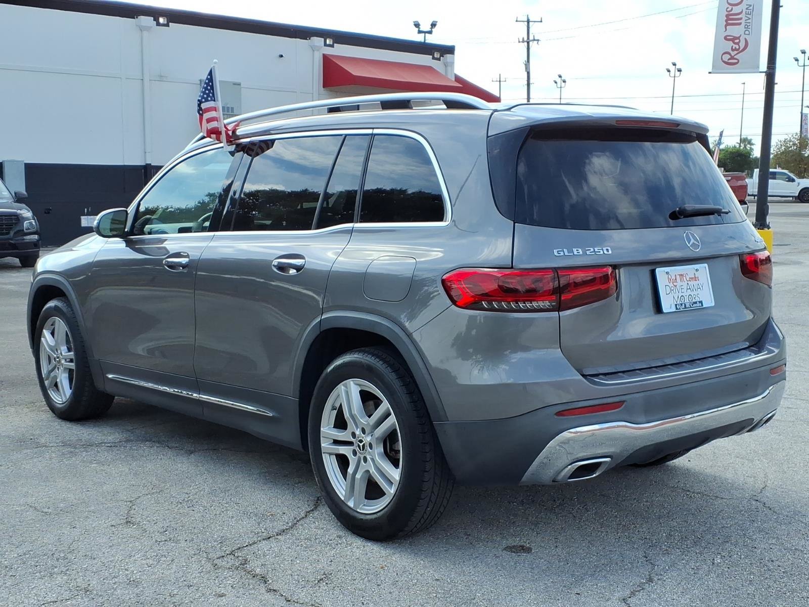 Used 2023 Mercedes-Benz GLB 250 4MATIC image 7