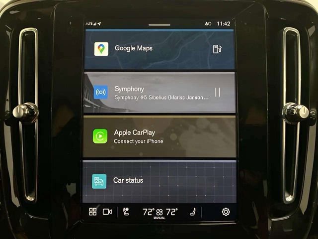 Used 2025 Volvo XC40 B5 Plus image 43