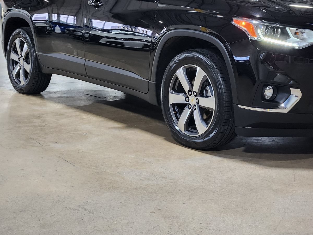 Used 2019 Chevrolet Traverse LT w/ LT Premium Package AWD/4WD image 16