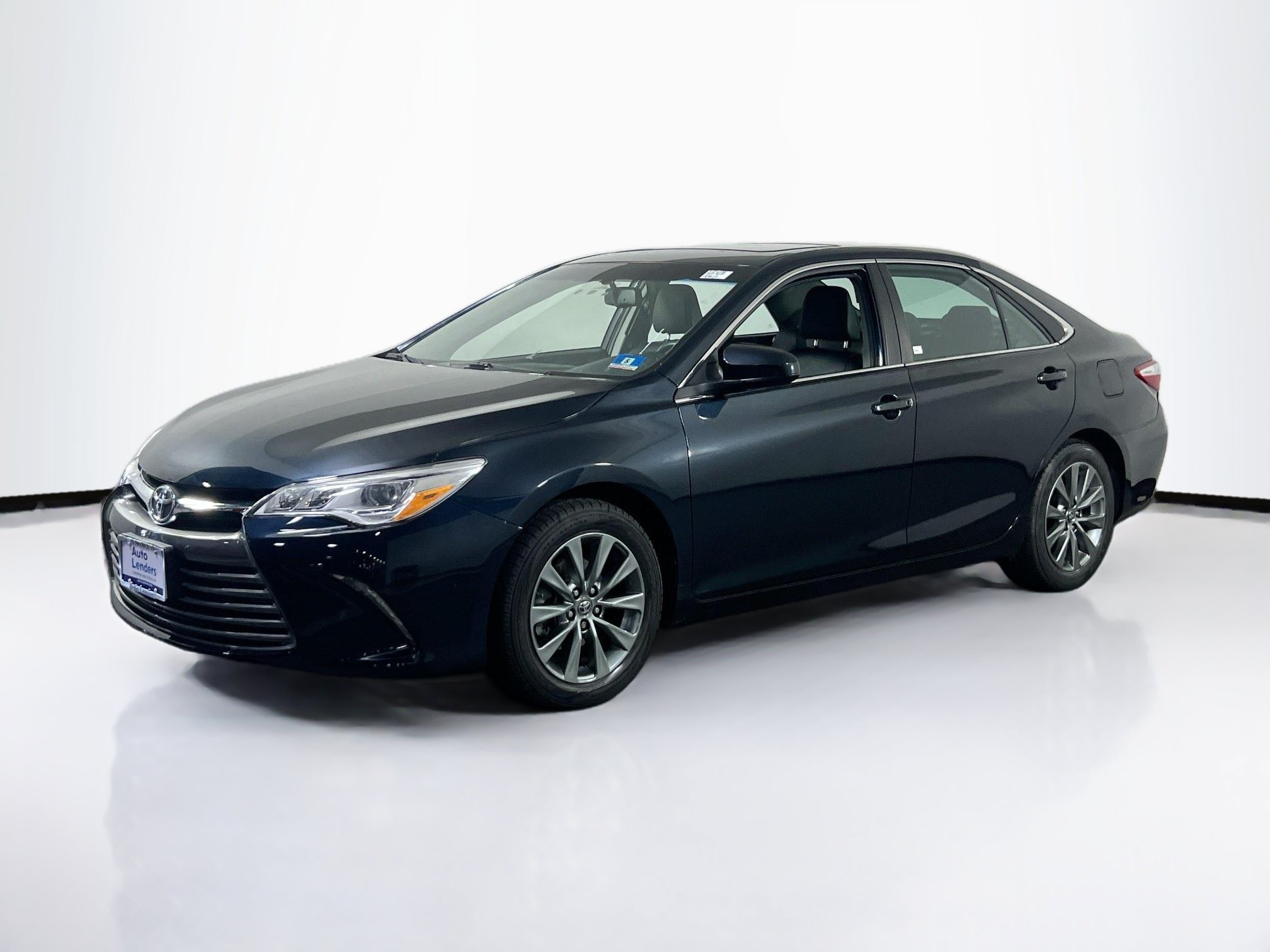 Used 2016 Toyota Camry XLE FWD image 1