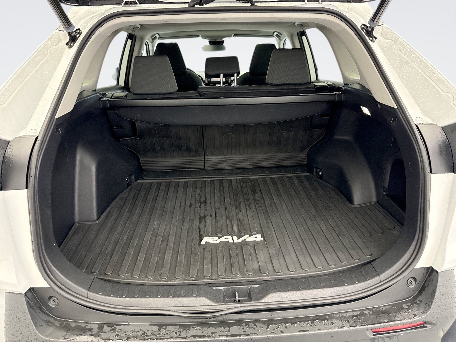 Used 2022 Toyota RAV4 XLE w/ Convenience Package AWD/4WD image 22