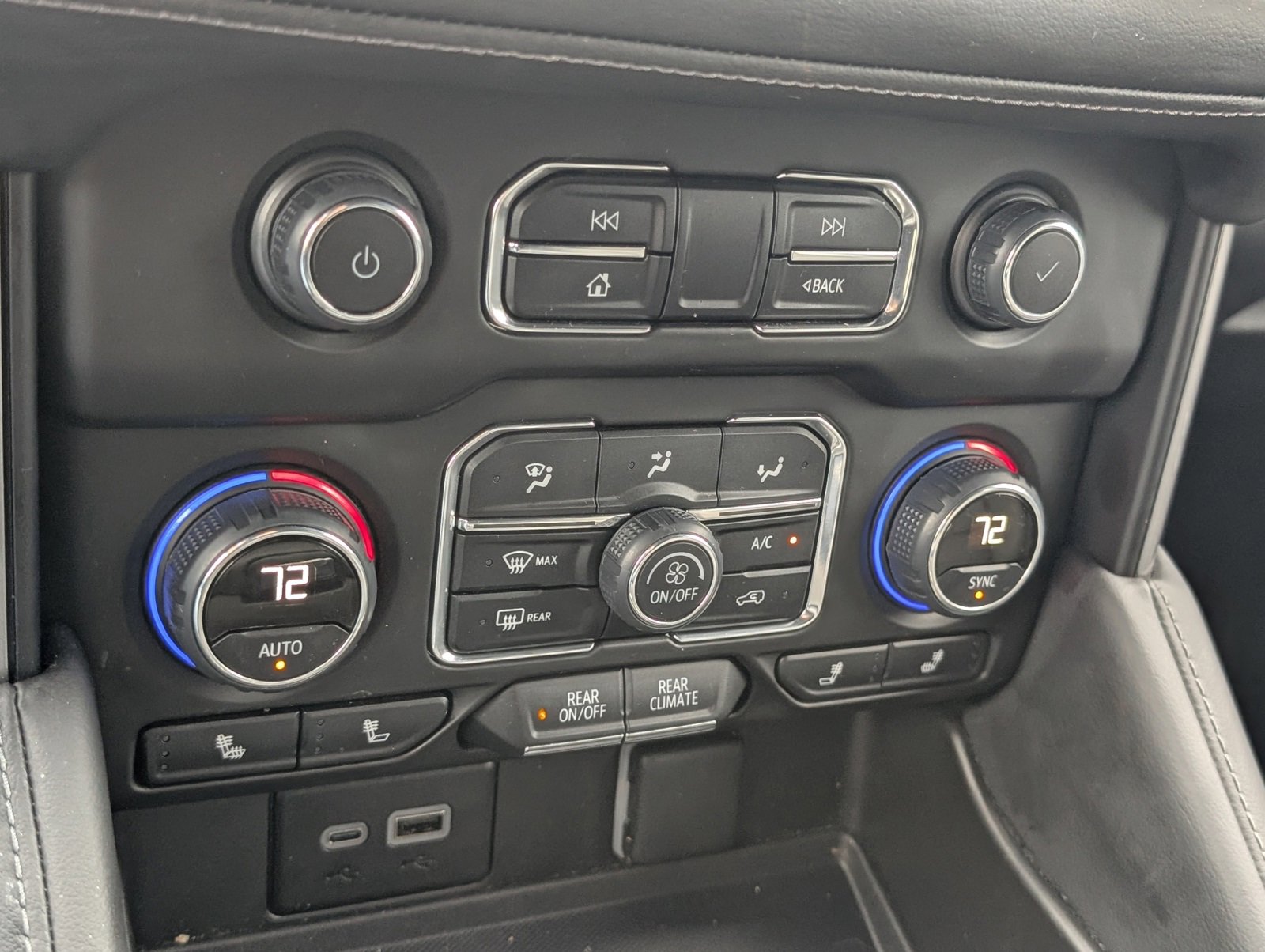 Used 2024 Chevrolet Tahoe Z71 w/ Luxury Package image 15