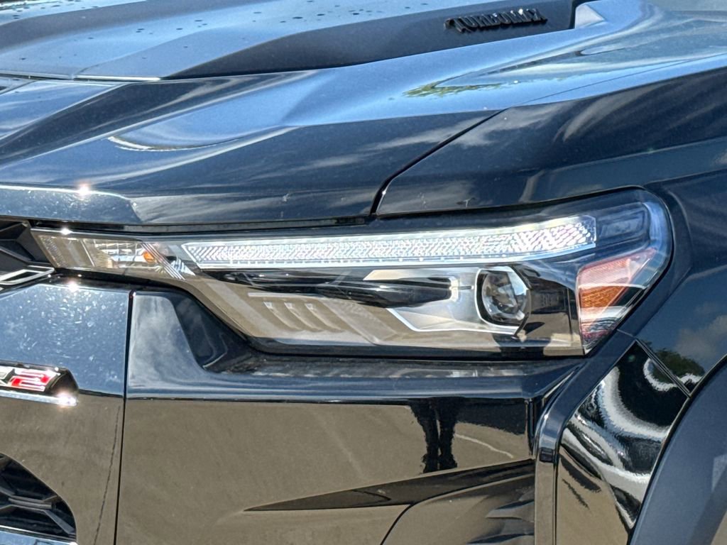 Used 2025 Chevrolet Colorado ZR2 w/ Technology Package AWD/4WD image 4