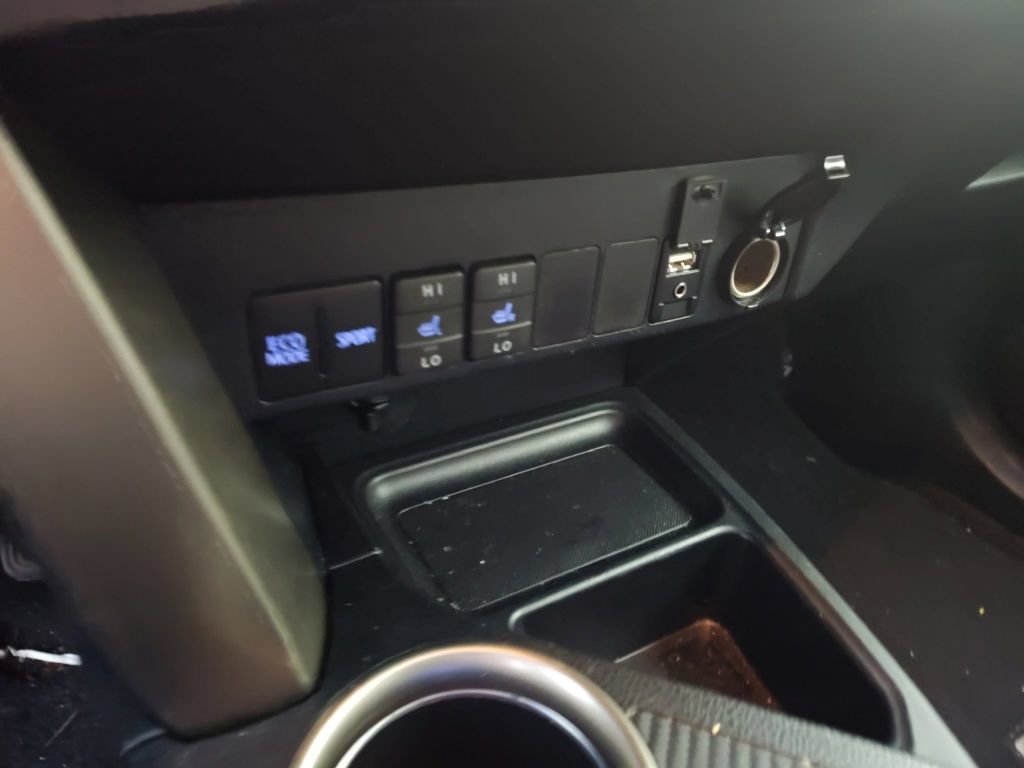 Used 2015 Toyota RAV4 Limited AWD/4WD image 9