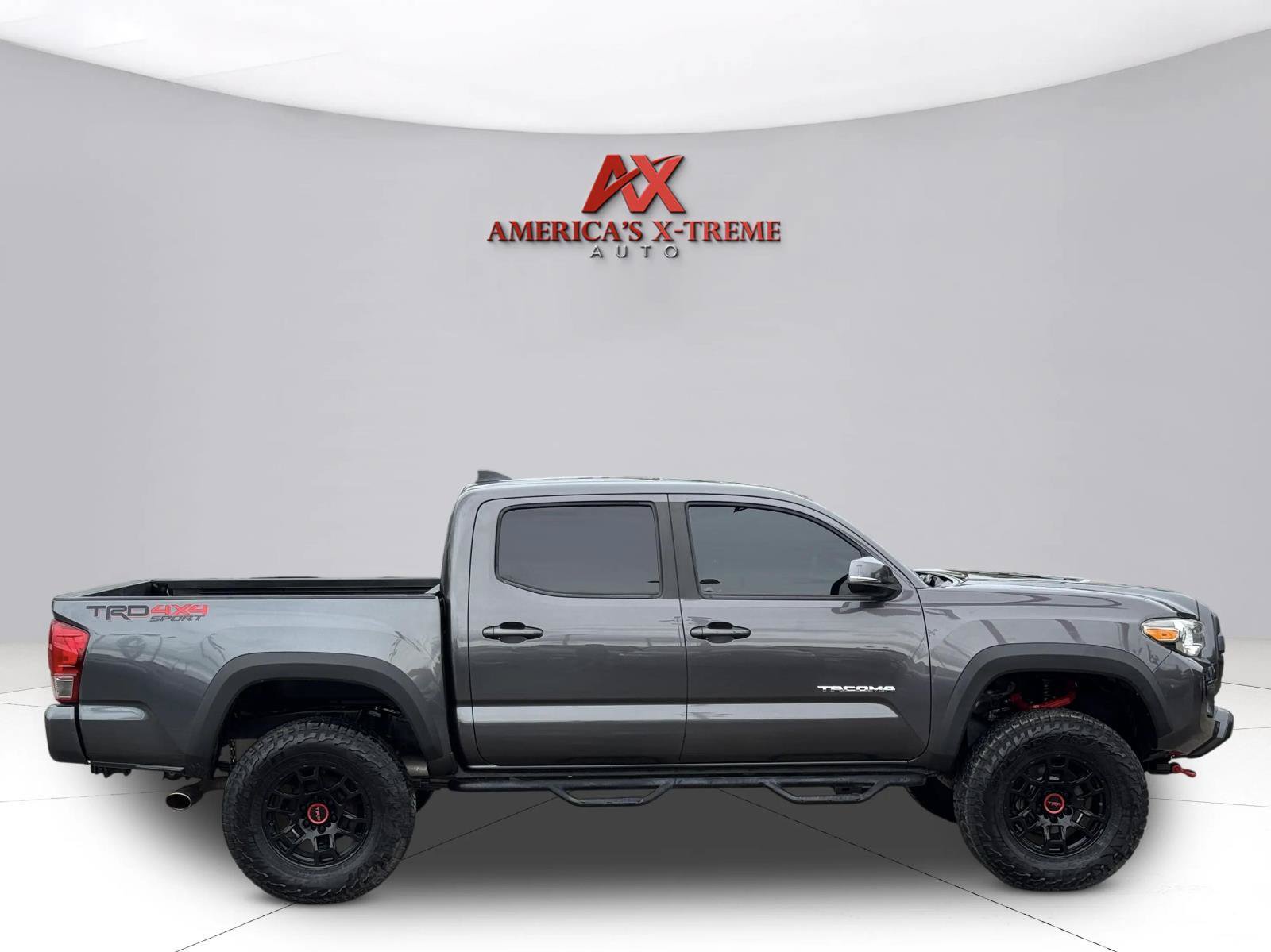Used 2017 Toyota Tacoma TRD Off-Road w/ Premium & Technology Package AWD/4WD image 7