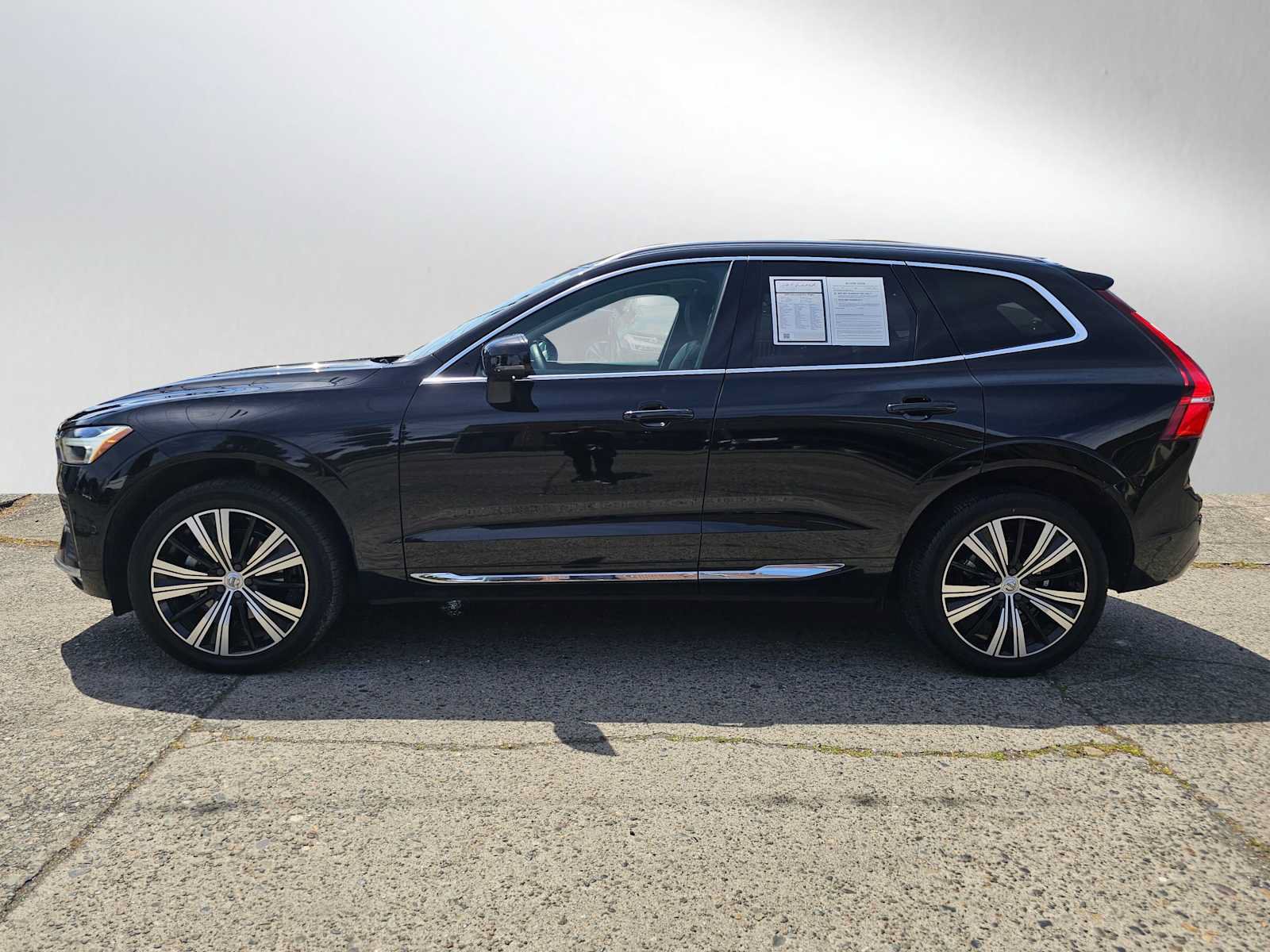 Used 2023 Volvo XC60 B5 Plus w/ Climate Package AWD/4WD image 6