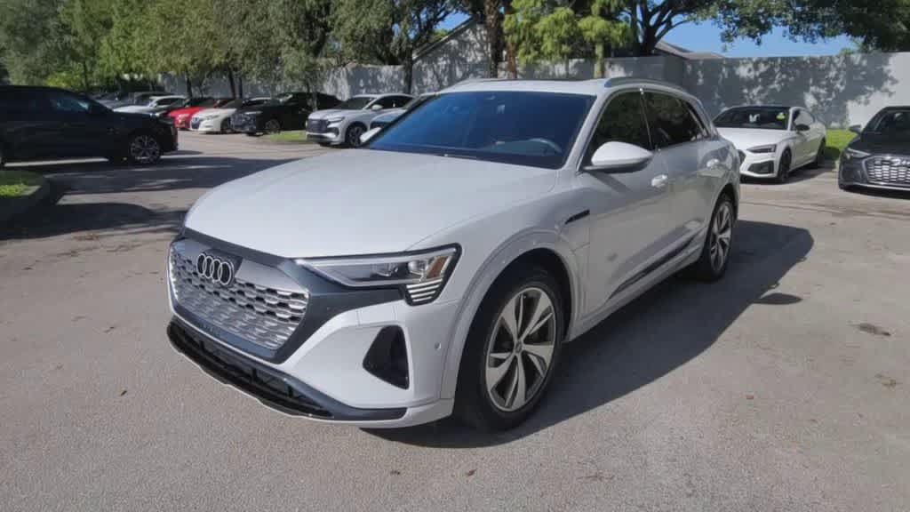 Certified 2024 Audi Q8 e-tron Premium Plus w/ Premium Plus Package AWD/4WD image 4