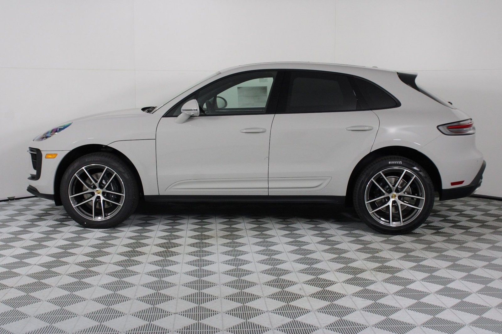 New 2026 Porsche Macan AWD/4WD image 2