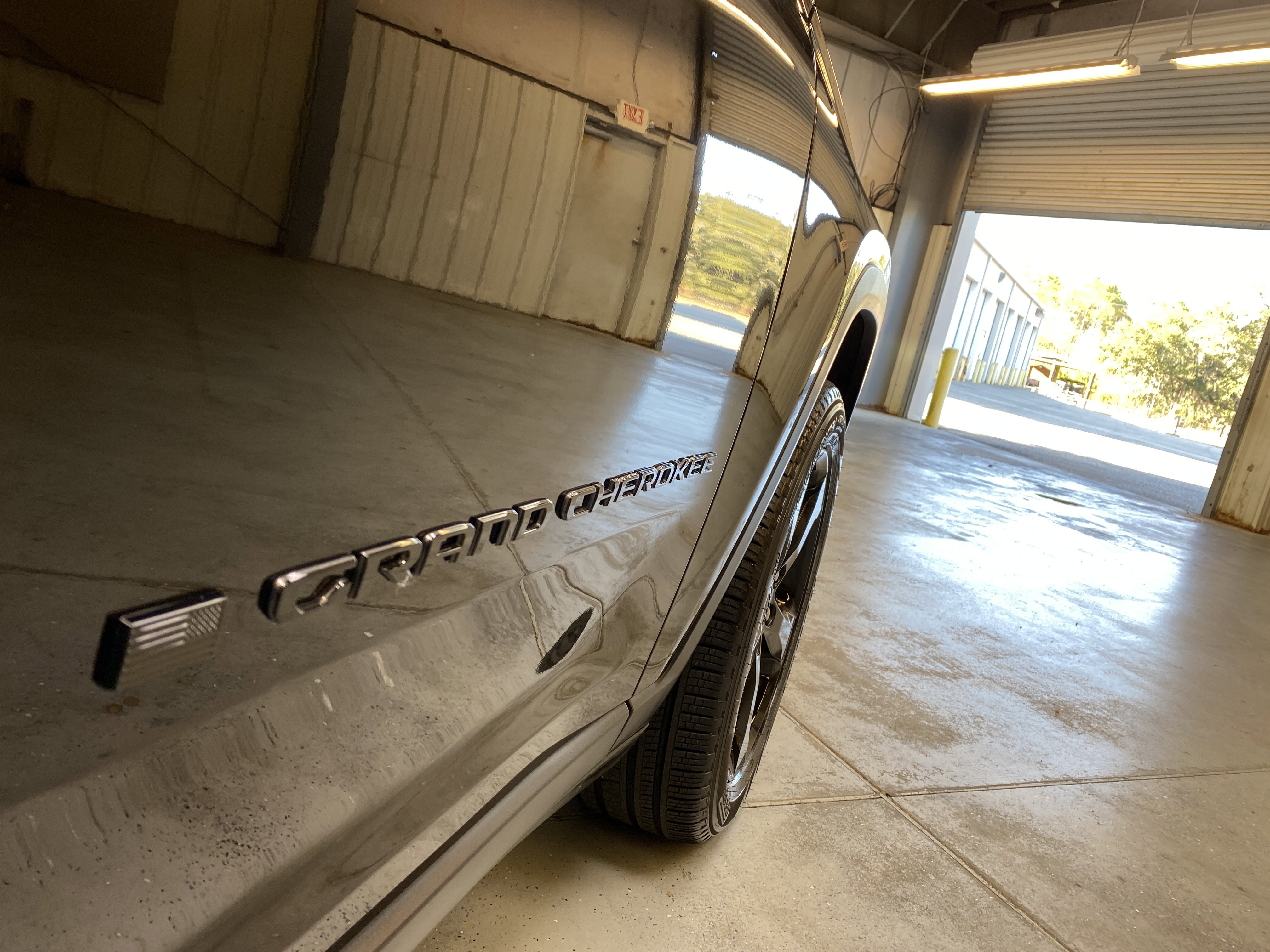 Used 2025 Jeep Grand Cherokee L Limited w/ Black Appearance Package image 16