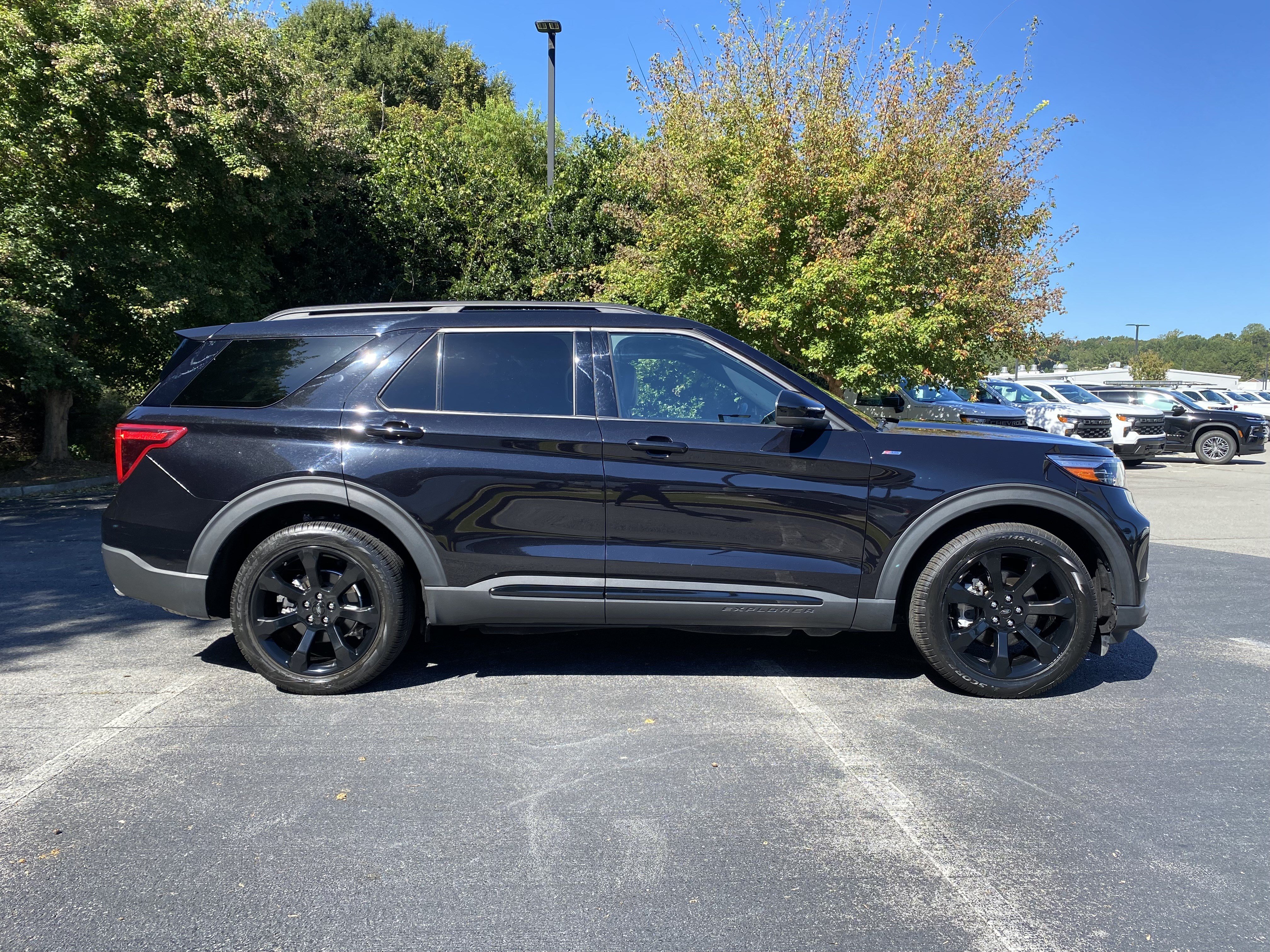 Used 2024 Ford Explorer ST-Line w/ Class IV Trailer Tow Package RWD image 10