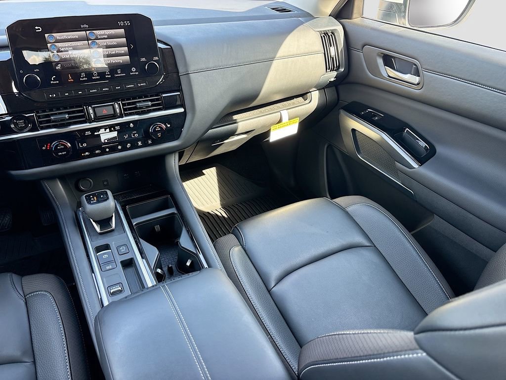 Used 2025 Nissan Pathfinder SL w/ Lighting Package (N92) image 22