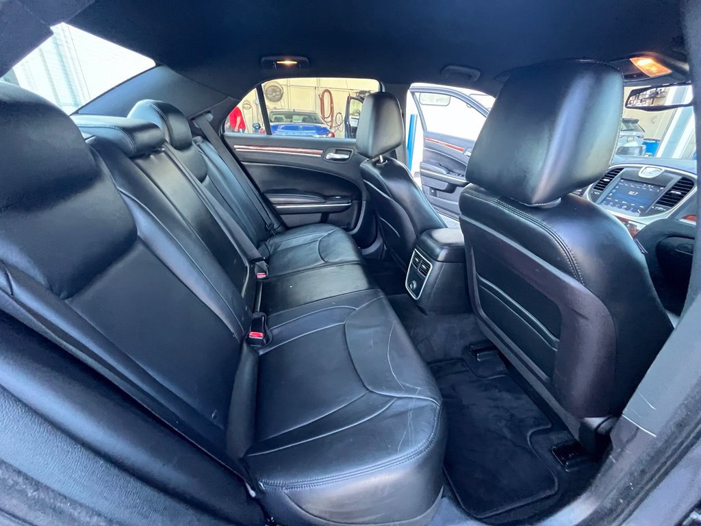 Used 2013 Chrysler 300 RWD image 16
