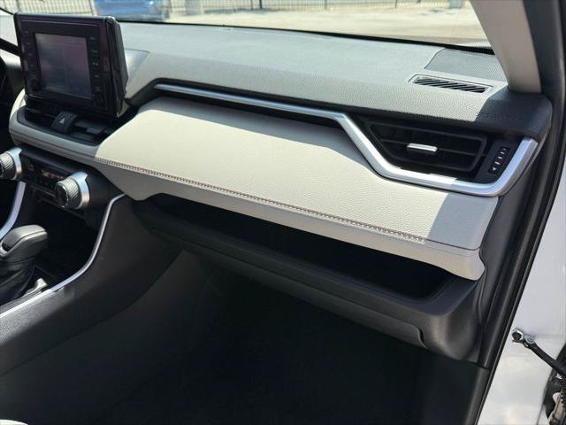 Used 2019 Toyota RAV4 XLE FWD image 16