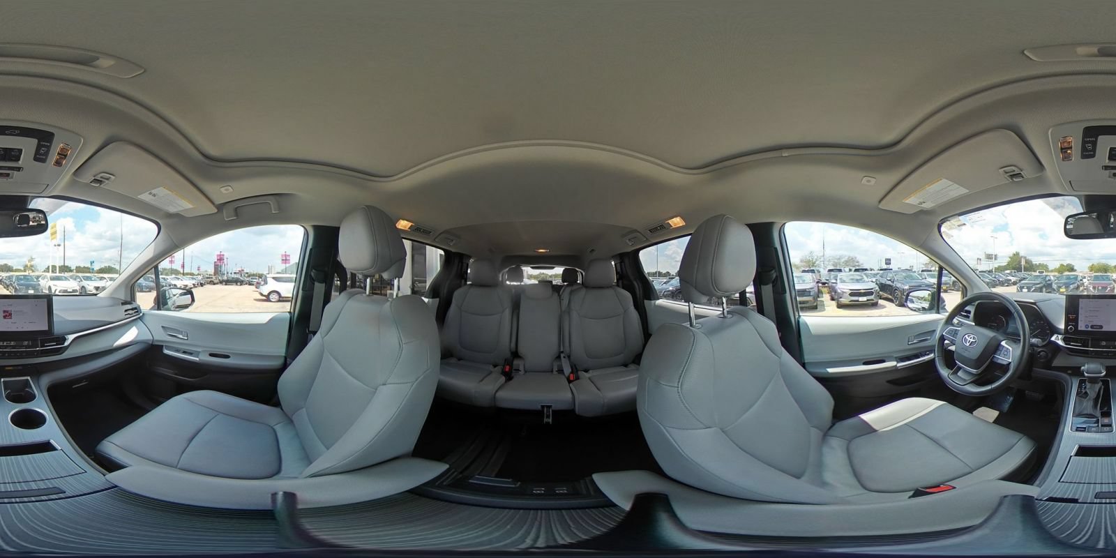 Used 2025 Toyota Sienna XLE FWD image 44