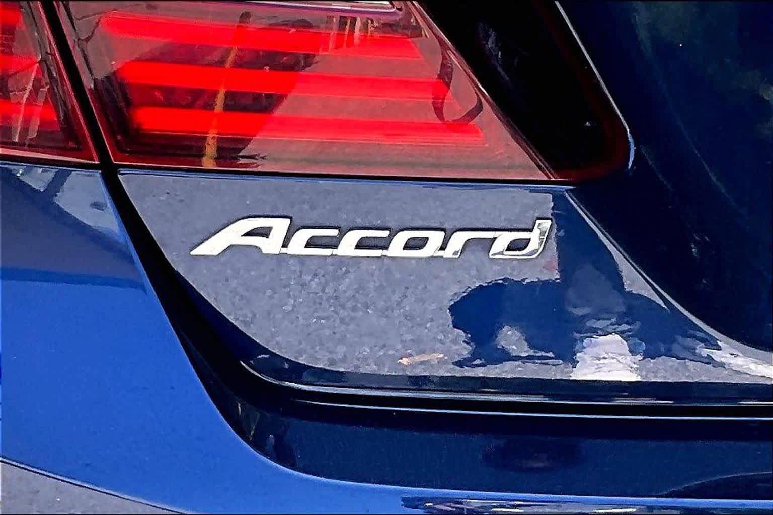 Used 2017 Honda Accord Sport image 10