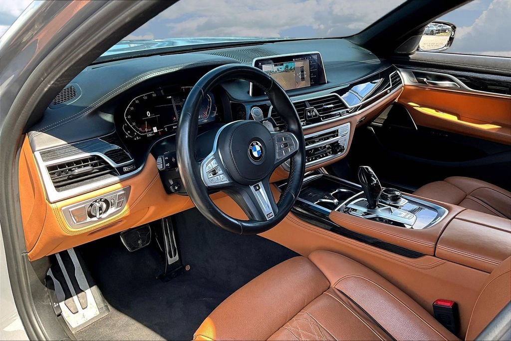 Used 2020 BMW 740i w/ M Sport Package RWD image 17