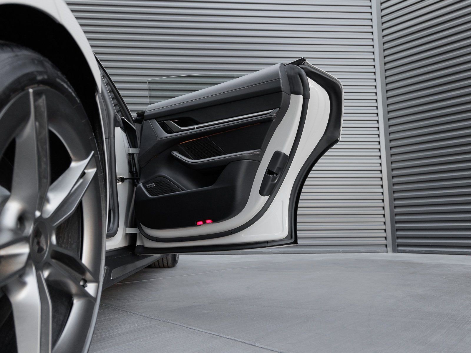 New 2025 Porsche Taycan Turbo AWD/4WD image 32
