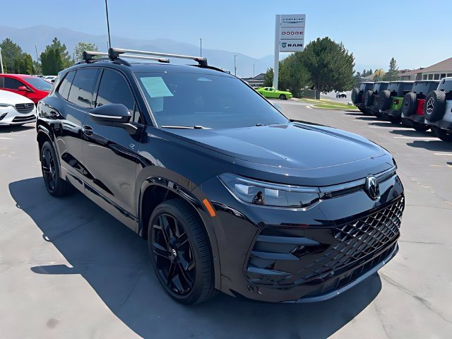 Used 2025 Volkswagen Tiguan SE R-Line AWD/4WD image 8