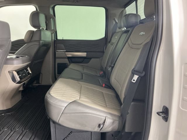 Used 2025 Ford F450 Platinum w/ Platinum Plus Package AWD/4WD image 32