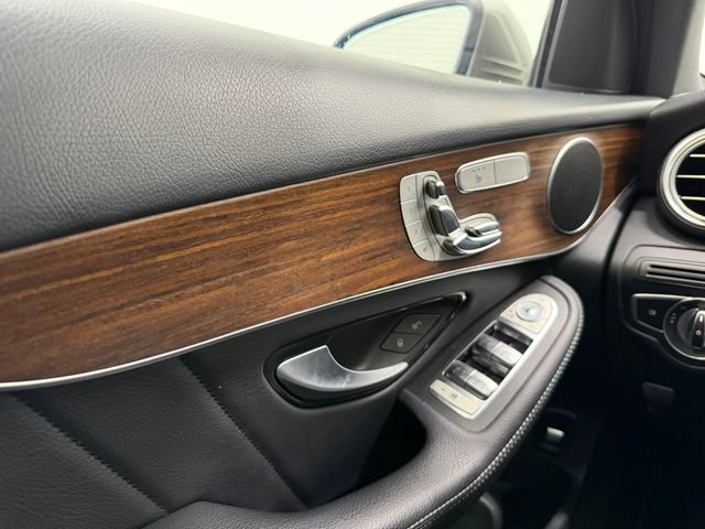Used 2021 Mercedes-Benz GLC 300 image 40