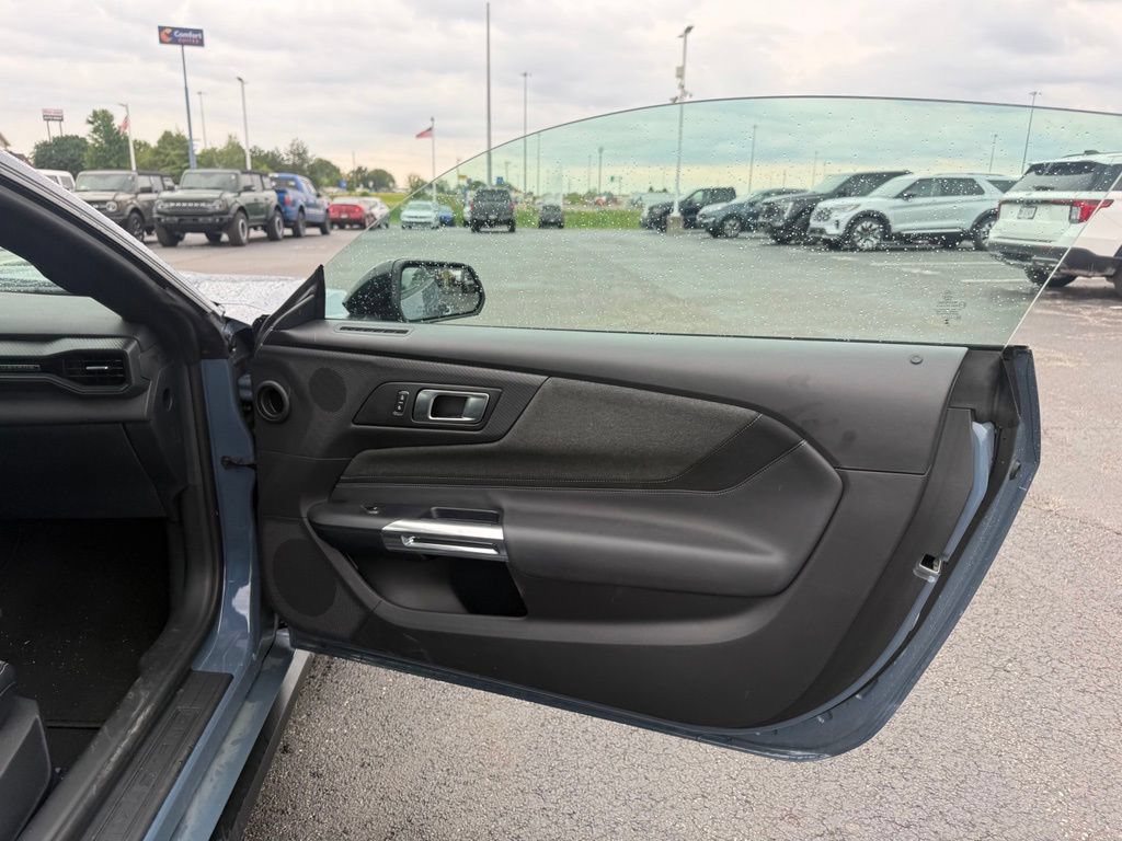 Used 2025 Ford Mustang Coupe RWD image 35