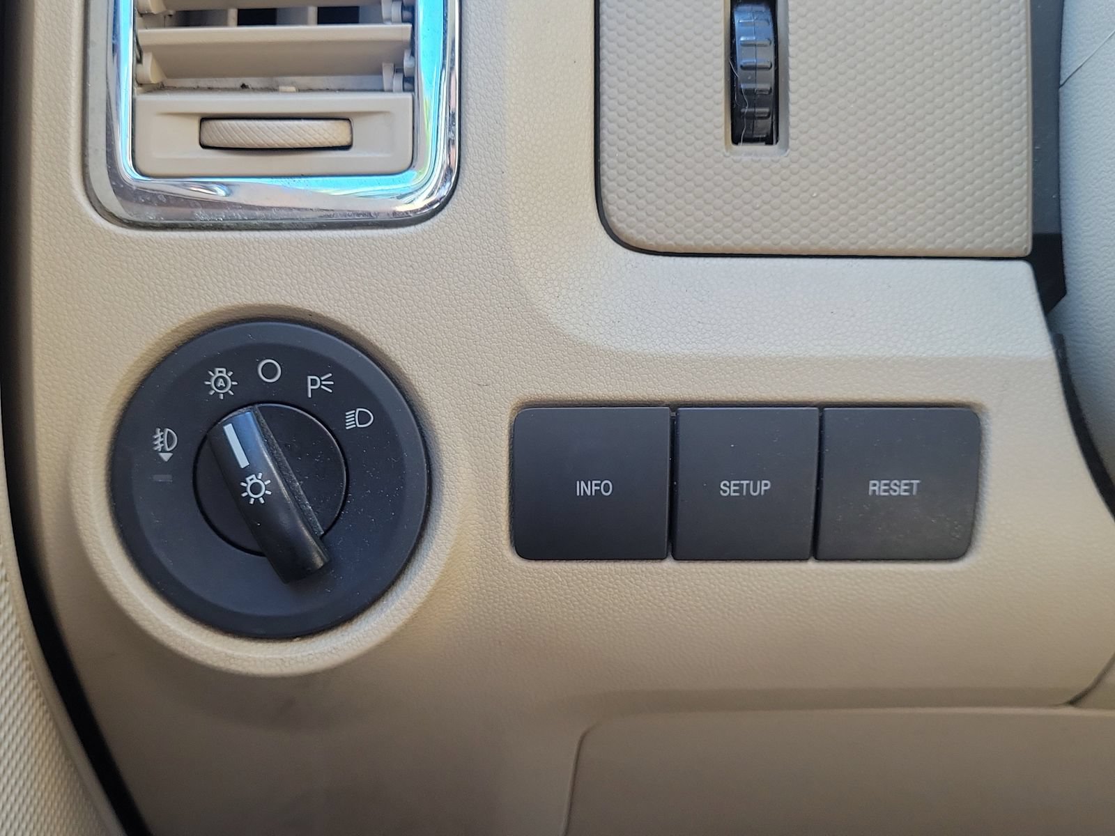 Used 2012 Ford Escape Limited AWD/4WD image 25