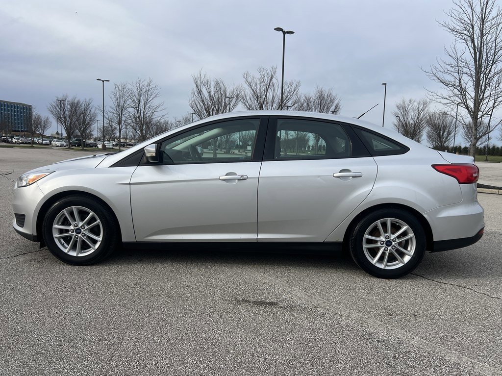 Used 2015 Ford Focus SE w/ SE Cold Weather Package FWD image 2