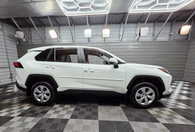 Used 2025 Toyota RAV4 LE AWD/4WD image 10